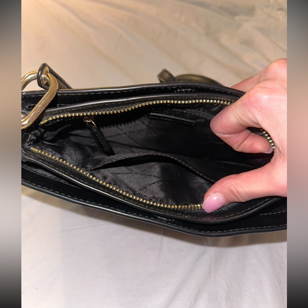 LIKE NEW Michael Kors Cross Body Purse - Picture 4 of 5